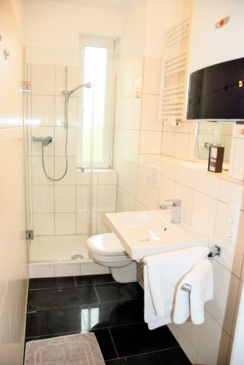 Bilk: stilvolle 2-Zimmer Wohnung mit Terrasse
