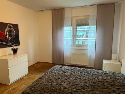 Hafen: moderne 3-Zimmer-Wohnung mit Balkon