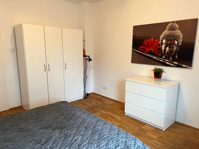Hafen: moderne 3-Zimmer-Wohnung mit Balkon