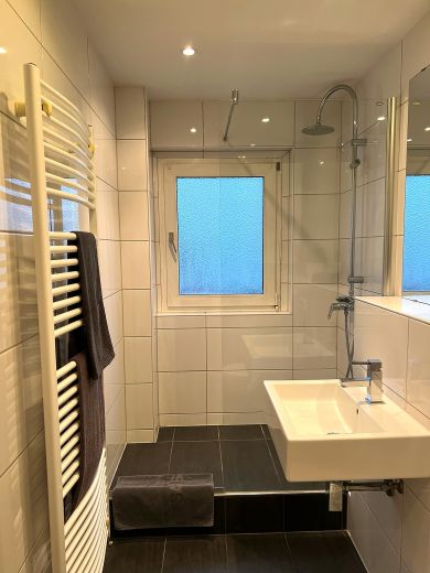 Hafen: moderne 3-Zimmer-Wohnung mit Balkon