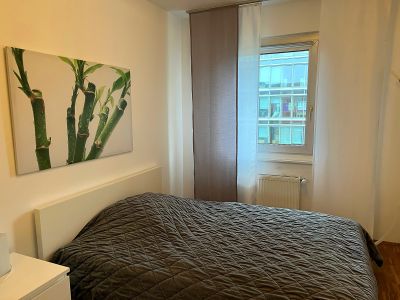 Hafen: moderne 3-Zimmer-Wohnung mit Balkon