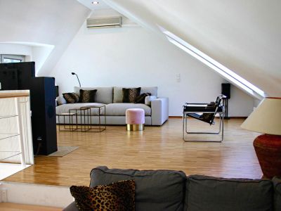 Penthouse-Loft-Wohnung &uuml;ber zwei Ebenen in Toplage von Oberkassel
