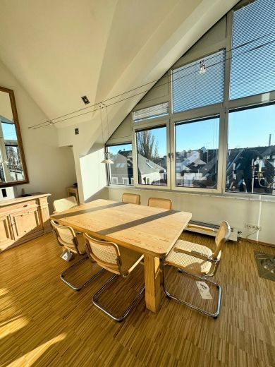 Penthouse-Loft-Wohnung &uuml;ber zwei Ebenen in Toplage von Oberkassel