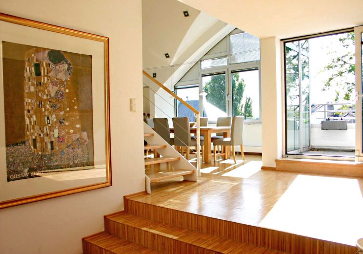 Penthouse-Loft-Wohnung &uuml;ber zwei Ebenen in Toplage von Oberkassel