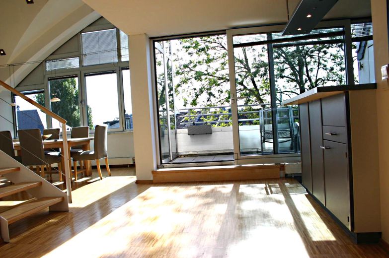 Penthouse-Loft-Wohnung &uuml;ber zwei Ebenen in Toplage von Oberkassel