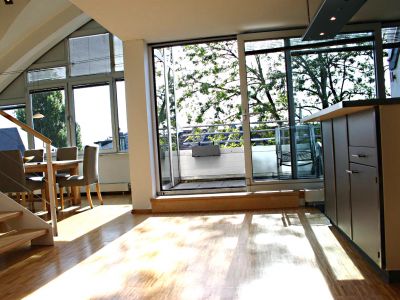 Penthouse-Loft-Wohnung &uuml;ber zwei Ebenen in Toplage von Oberkassel