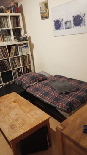 Schlafcouch im Wohnzimmer &ndash; ab sofort bis 30.09.2026