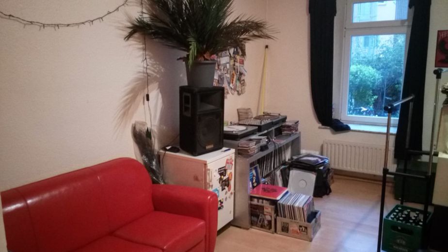 Schlafcouch im Wohnzimmer &ndash; ab sofort bis 30.09.2026