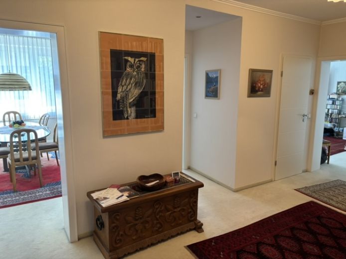 Repr&auml;sentative Etagenwohnung  mit Balkon, Garage und Stellplatz - Landgericht/Klinikum/R&Uuml;-Stern!
