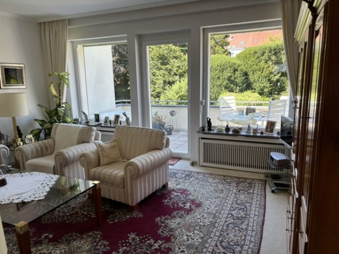 Repr&auml;sentative Etagenwohnung  mit Balkon, Garage und Stellplatz - Landgericht/Klinikum/R&Uuml;-Stern!