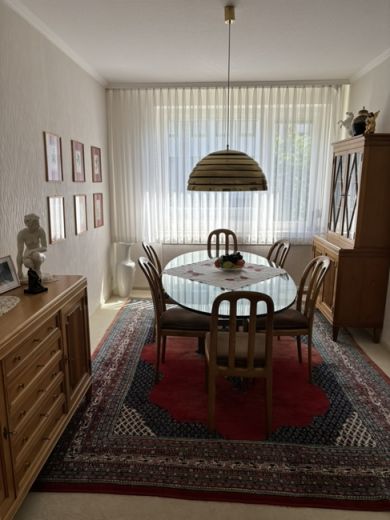 Repr&auml;sentative Etagenwohnung  mit Balkon, Garage und Stellplatz - Landgericht/Klinikum/R&Uuml;-Stern!