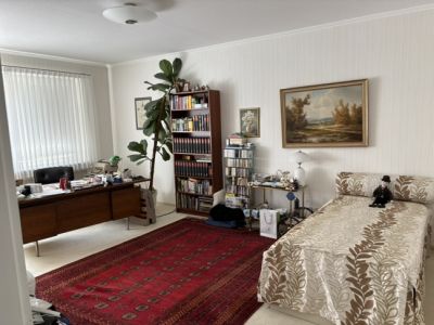 Repr&auml;sentative Etagenwohnung  mit Balkon, Garage und Stellplatz - Landgericht/Klinikum/R&Uuml;-Stern!