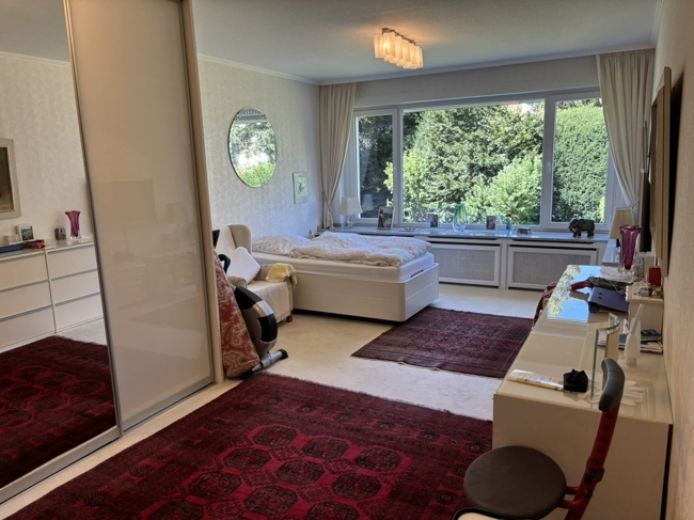Repr&auml;sentative Etagenwohnung  mit Balkon, Garage und Stellplatz - Landgericht/Klinikum/R&Uuml;-Stern!