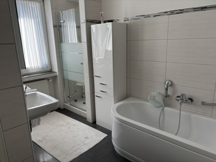 Repr&auml;sentative Etagenwohnung  mit Balkon, Garage und Stellplatz - Landgericht/Klinikum/R&Uuml;-Stern!
