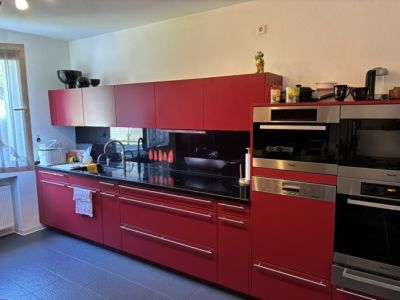 Repr&auml;sentative Etagenwohnung  mit Balkon, Garage und Stellplatz - Landgericht/Klinikum/R&Uuml;-Stern!