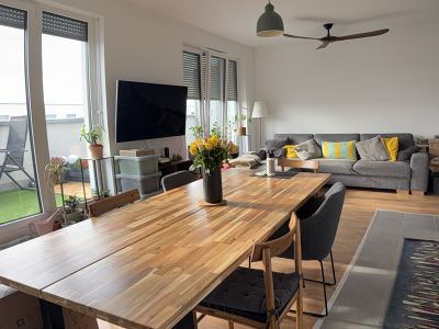 Gro&szlig;z&uuml;gige m&ouml;blierte 4-Zimmer-Wohnung mit Dachterrasse & Tiefgarage