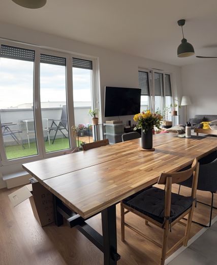 Gro&szlig;z&uuml;gige m&ouml;blierte 4-Zimmer-Wohnung mit Dachterrasse & Tiefgarage