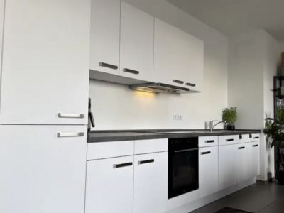 Gro&szlig;z&uuml;gige m&ouml;blierte 4-Zimmer-Wohnung mit Dachterrasse & Tiefgarage