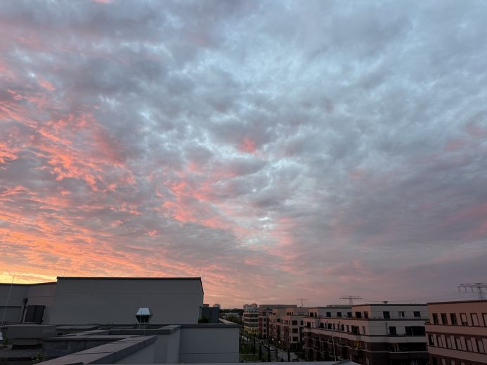 Gro&szlig;z&uuml;gige m&ouml;blierte 4-Zimmer-Wohnung mit Dachterrasse & Tiefgarage