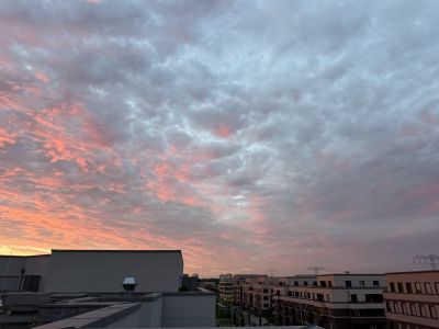 Gro&szlig;z&uuml;gige m&ouml;blierte 4-Zimmer-Wohnung mit Dachterrasse & Tiefgarage