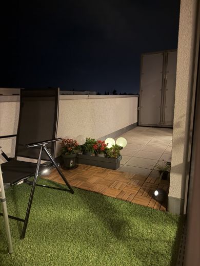 Gro&szlig;z&uuml;gige m&ouml;blierte 4-Zimmer-Wohnung mit Dachterrasse & Tiefgarage