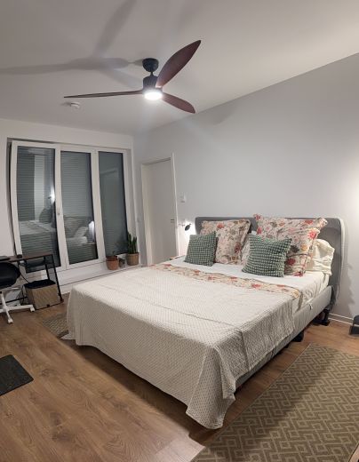 Gro&szlig;z&uuml;gige m&ouml;blierte 4-Zimmer-Wohnung mit Dachterrasse & Tiefgarage
