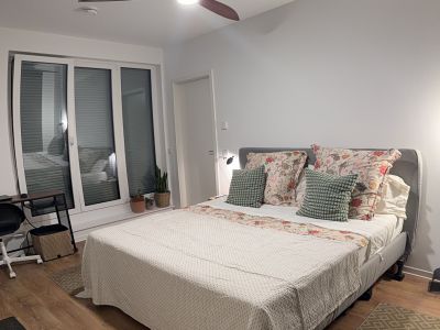 Gro&szlig;z&uuml;gige m&ouml;blierte 4-Zimmer-Wohnung mit Dachterrasse & Tiefgarage