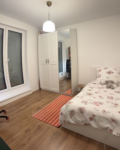 Gro&szlig;z&uuml;gige m&ouml;blierte 4-Zimmer-Wohnung mit Dachterrasse & Tiefgarage