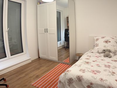 Gro&szlig;z&uuml;gige m&ouml;blierte 4-Zimmer-Wohnung mit Dachterrasse & Tiefgarage