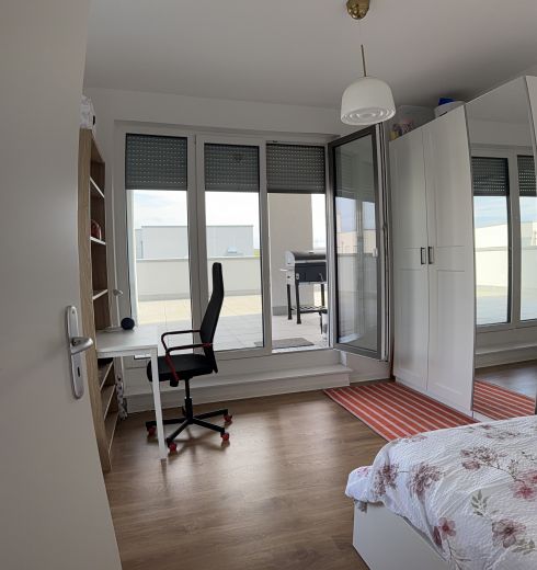 Gro&szlig;z&uuml;gige m&ouml;blierte 4-Zimmer-Wohnung mit Dachterrasse & Tiefgarage