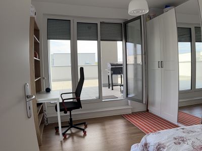 Gro&szlig;z&uuml;gige m&ouml;blierte 4-Zimmer-Wohnung mit Dachterrasse & Tiefgarage