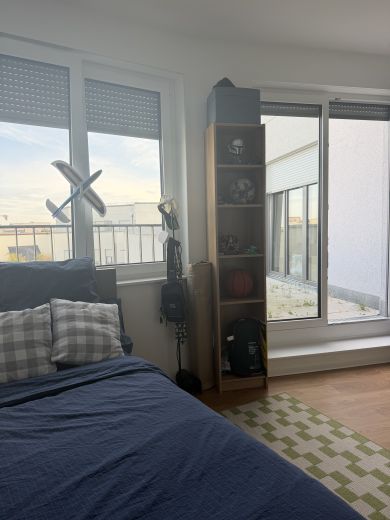 Gro&szlig;z&uuml;gige m&ouml;blierte 4-Zimmer-Wohnung mit Dachterrasse & Tiefgarage