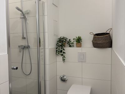 Gro&szlig;z&uuml;gige m&ouml;blierte 4-Zimmer-Wohnung mit Dachterrasse & Tiefgarage