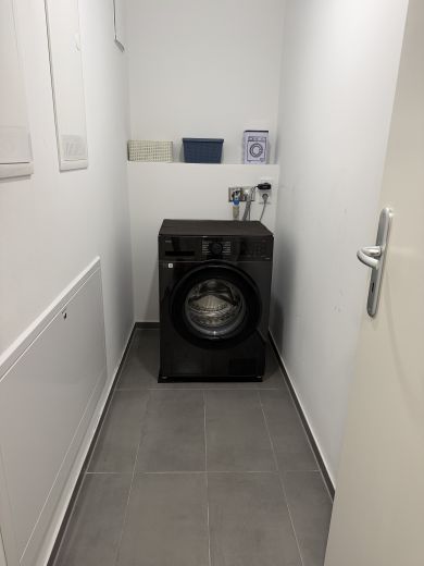 Gro&szlig;z&uuml;gige m&ouml;blierte 4-Zimmer-Wohnung mit Dachterrasse & Tiefgarage