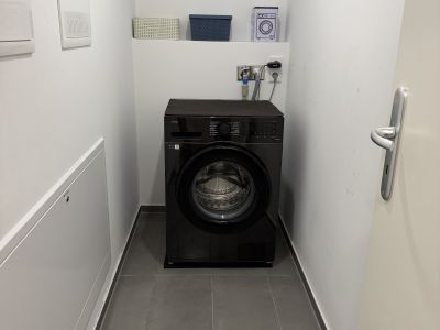 Gro&szlig;z&uuml;gige m&ouml;blierte 4-Zimmer-Wohnung mit Dachterrasse & Tiefgarage