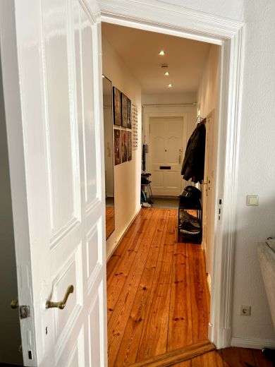 Gro&szlig;e 2-Zi-Altbauwohnung, m&ouml;bliert, 1 Jahr in Neuk&ouml;lln