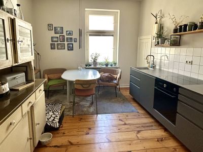 Gro&szlig;e 2-Zi-Altbauwohnung, m&ouml;bliert, 1 Jahr in Neuk&ouml;lln