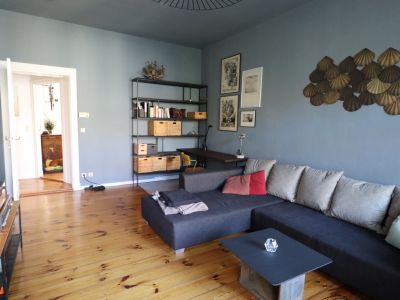 Gro&szlig;e 2-Zi-Altbauwohnung, m&ouml;bliert, 1 Jahr in Neuk&ouml;lln