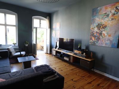 Gro&szlig;e 2-Zi-Altbauwohnung, m&ouml;bliert, 1 Jahr in Neuk&ouml;lln