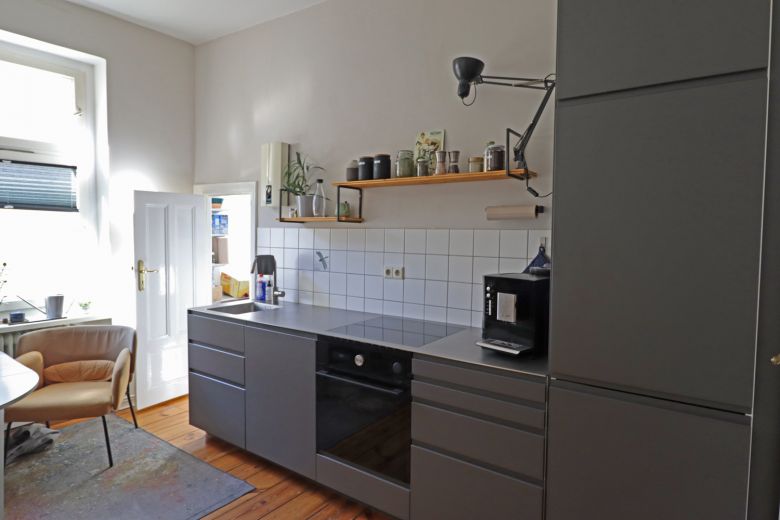 Gro&szlig;e 2-Zi-Altbauwohnung, m&ouml;bliert, 1 Jahr in Neuk&ouml;lln