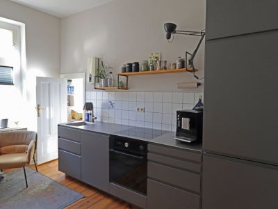 Gro&szlig;e 2-Zi-Altbauwohnung, m&ouml;bliert, 1 Jahr in Neuk&ouml;lln