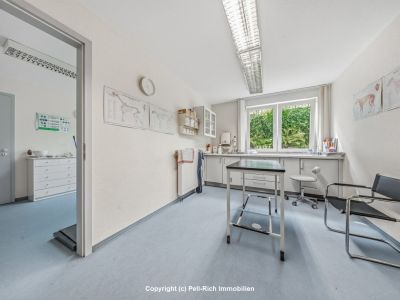 PRAXISVIELFALT: Vielseitig nutzbare Praxisfl&auml;che mit Behandlungs-, OP- und R&ouml;ntgenbereich