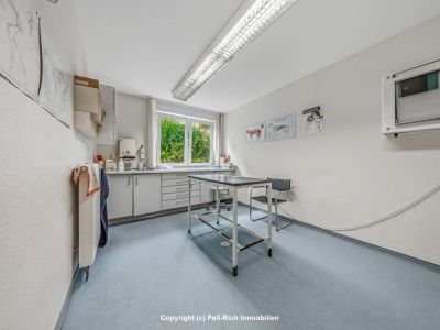 PRAXISVIELFALT: Vielseitig nutzbare Praxisfl&auml;che mit Behandlungs-, OP- und R&ouml;ntgenbereich