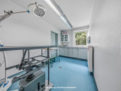 PRAXISVIELFALT: Vielseitig nutzbare Praxisfl&auml;che mit Behandlungs-, OP- und R&ouml;ntgenbereich