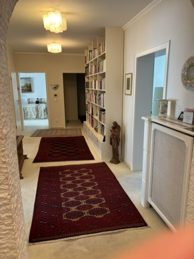 Repr&auml;sentative Etagenwohnung  mit Balkon, Garage und Stellplatz - Landgericht/Klinikum/R&Uuml;-Stern!