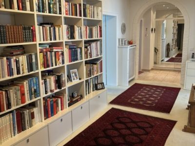 Repr&auml;sentative Etagenwohnung  mit Balkon, Garage und Stellplatz - Landgericht/Klinikum/R&Uuml;-Stern!