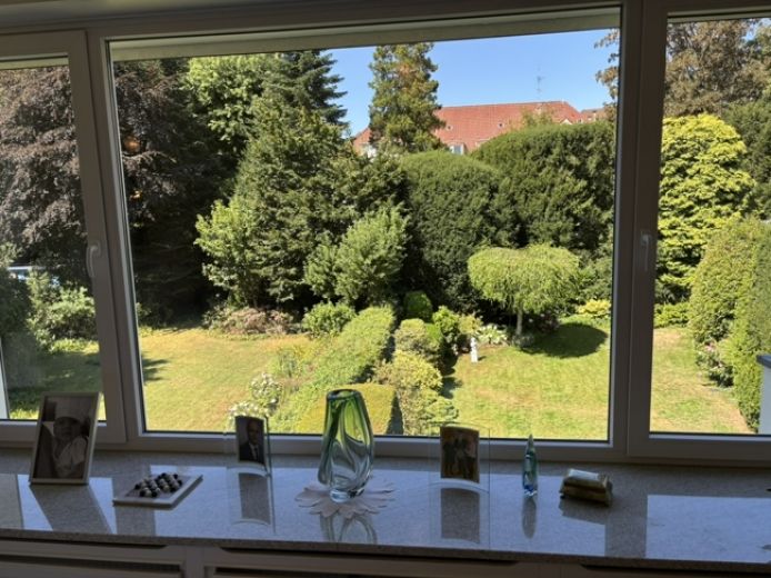 Repr&auml;sentative Etagenwohnung  mit Balkon, Garage und Stellplatz - Landgericht/Klinikum/R&Uuml;-Stern!