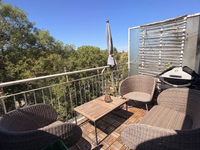 Oberkassel: m&ouml;blierte 2-Zimmer-Wohnung mit S&uuml;dbalkon