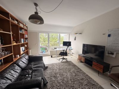 Oberkassel: m&ouml;blierte 2-Zimmer-Wohnung mit S&uuml;dbalkon
