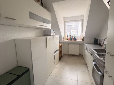 Oberkassel: m&ouml;blierte 2-Zimmer-Wohnung mit S&uuml;dbalkon